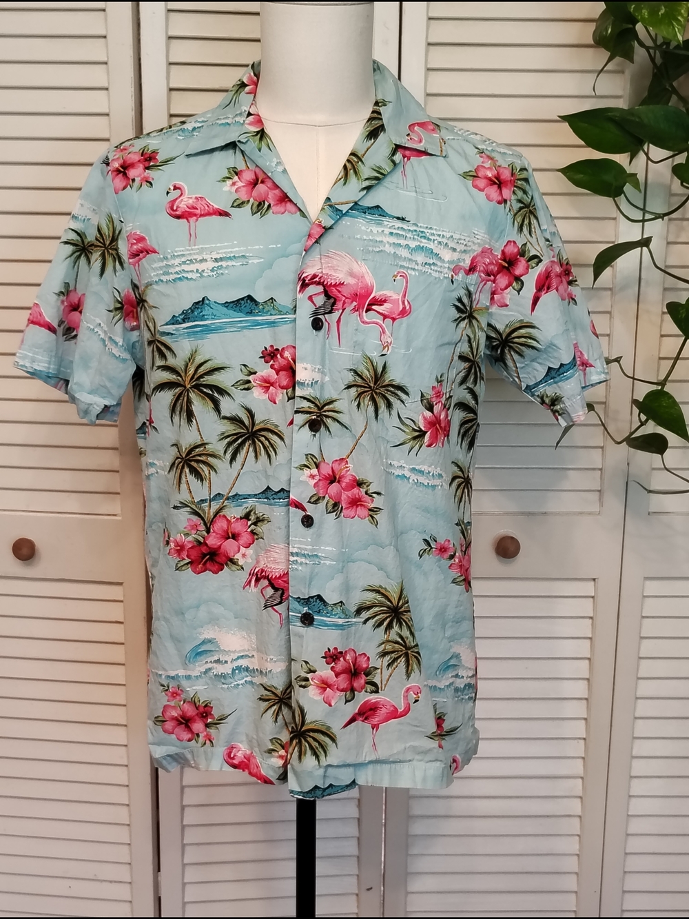 RJC Made In Hawaii Men's Flamingo Tropical Button-Down Shirt -Size M - Like New